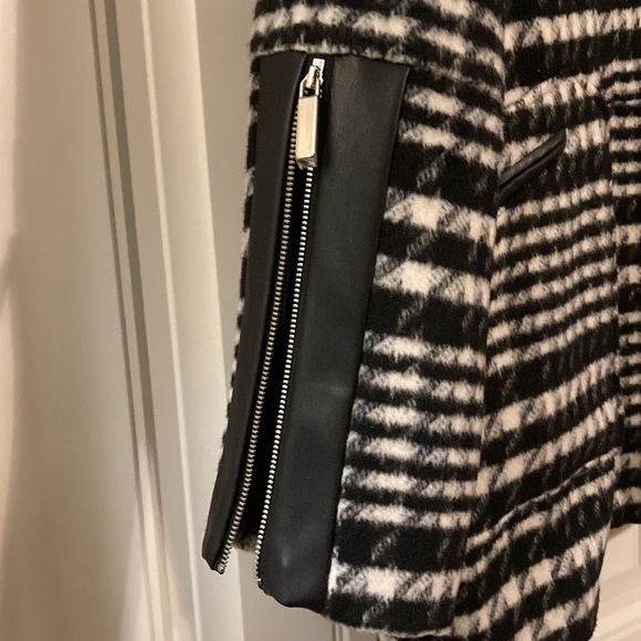 Black and White herringbone 3/4 jacket. - Picture 3 of 9